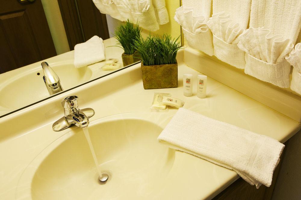 ทาวน์เพลส สวีท ดีทรอยต์ ลิโวเนีย Hotel ภายนอก รูปภาพ