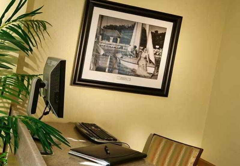 ทาวน์เพลส สวีท ดีทรอยต์ ลิโวเนีย Hotel ภายนอก รูปภาพ