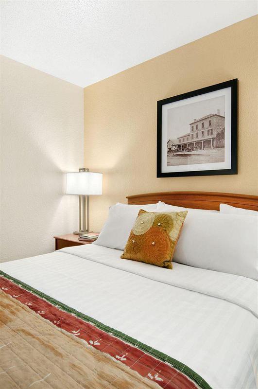 ทาวน์เพลส สวีท ดีทรอยต์ ลิโวเนีย Hotel ห้อง รูปภาพ